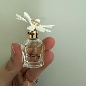Marc Jacobs Daisy Wild travel mini size scent
